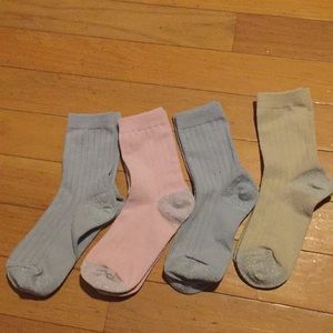 NWOT 4 pairs of  woman socks (size 6-11)